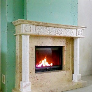 Мармуровий пристінний портал в античному стилі