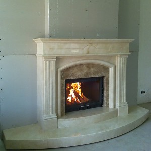 Класичний мармуровий портал