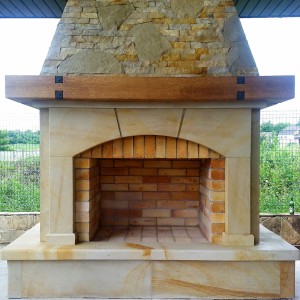 Відкритий камін в стилі кантрі