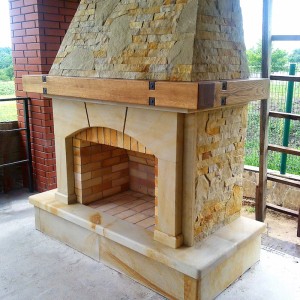 Відкритий камін в стилі кантрі