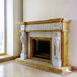 Мармуровий портал з декоративним різьбленням