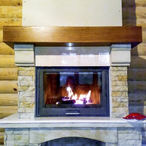 Прямий камін-кантрі для дачного будинку
