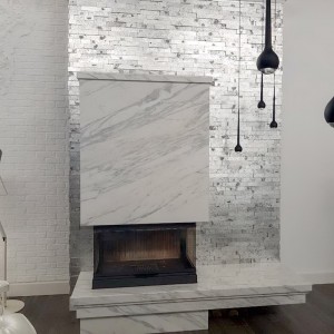 Камін з тристоронньої топкою Piazzetta MA 271 SL в білому мармуровому облицюванні