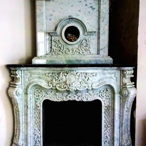 Вишуканий портал в стилі рококо