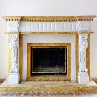 Мармуровий портал з декоративним різьбленням