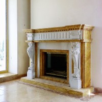 Мармуровий портал з декоративним різьбленням