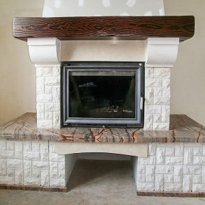 Базовий рустикальний камін з топкою Kratki Zuzia