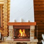 Рустикальний камін в дерев'яному зрубі