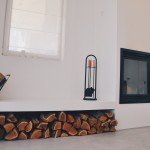 Камін з оздобленням з гіпсокартону, ніша для дров