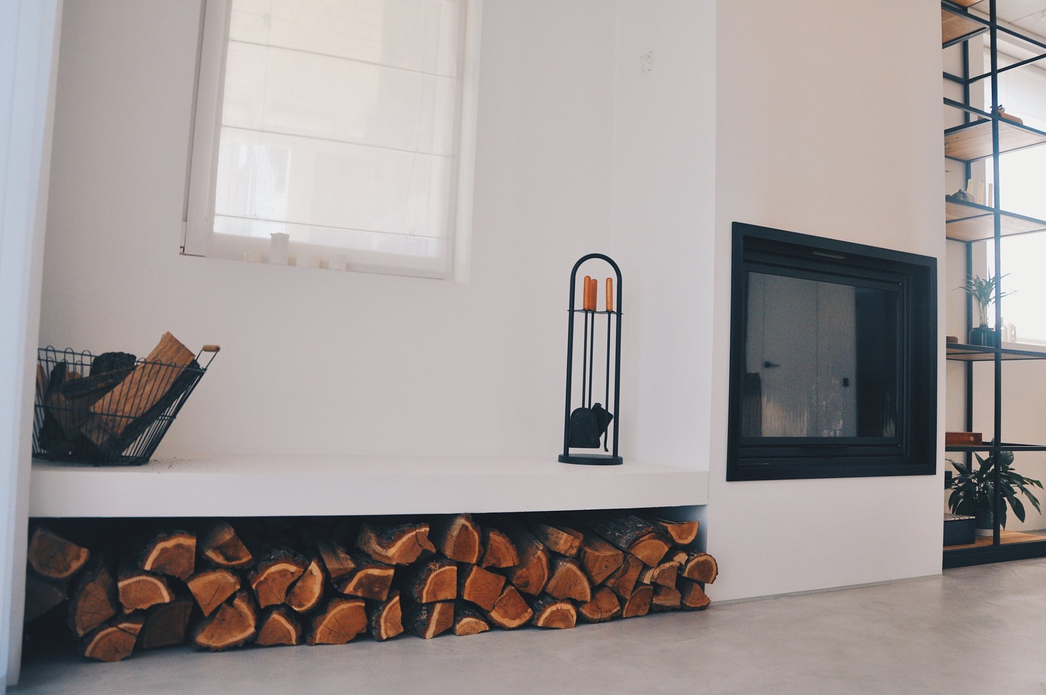 Дровяной камин, пример готовой инсталляции